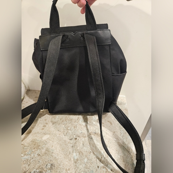 Kate Spade Black Carley Flap Nylon Drawstring Backpack w / Pockets - Picture 7 of 10